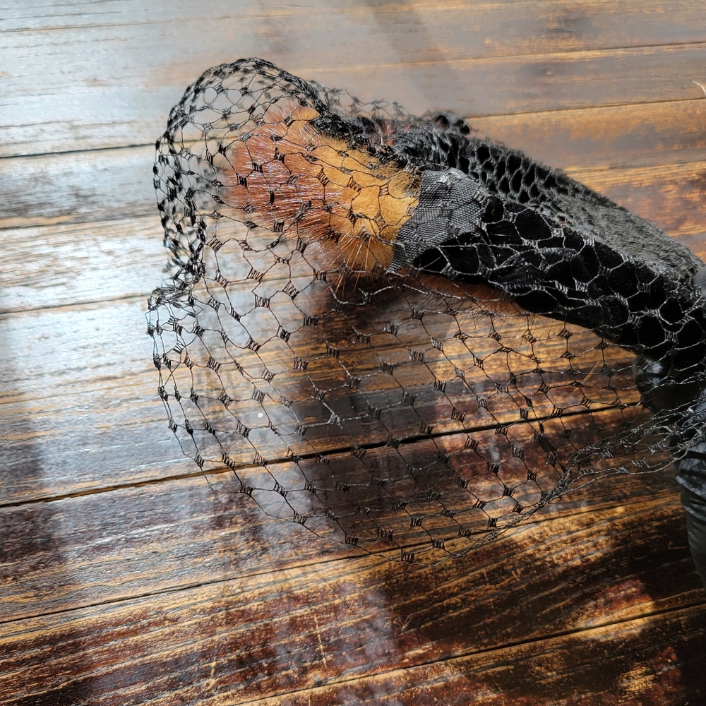 true vintage 1940s fascinator hat